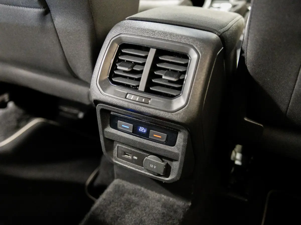 1.4 TSI ACT R-Line Business / 150pk / Automatische klimaatregeling / Apple CarPlay /