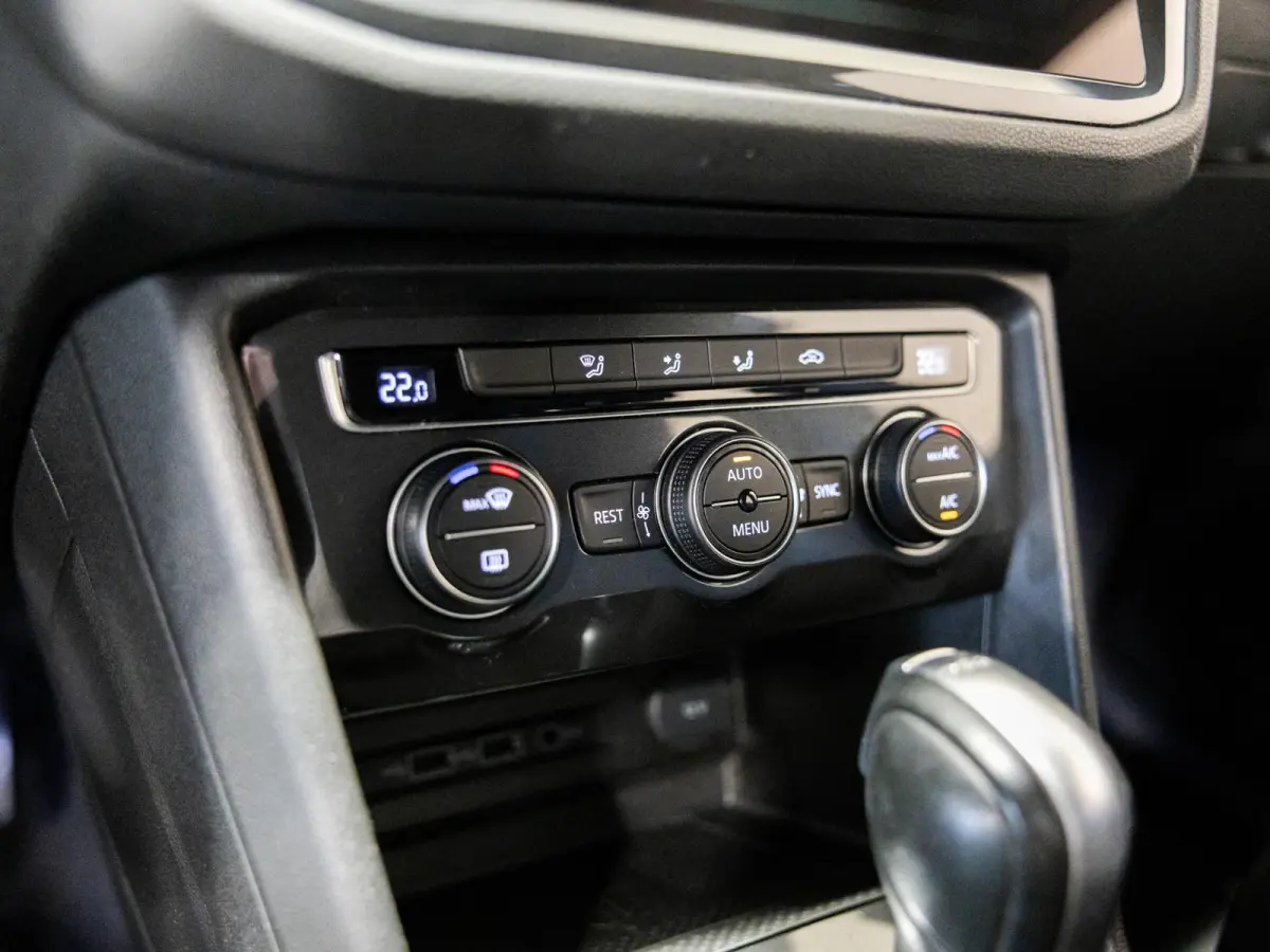 1.4 TSI ACT R-Line Business / 150pk / Automatische klimaatregeling / Apple CarPlay /