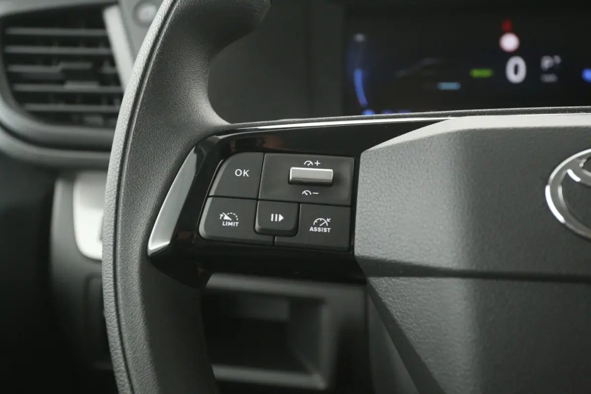 Worker 75 kWh L2H1 | Snelladen | SOH 97% | Airco | Camera | Cruise | Carplay | 3 Zits | Parkeersens.