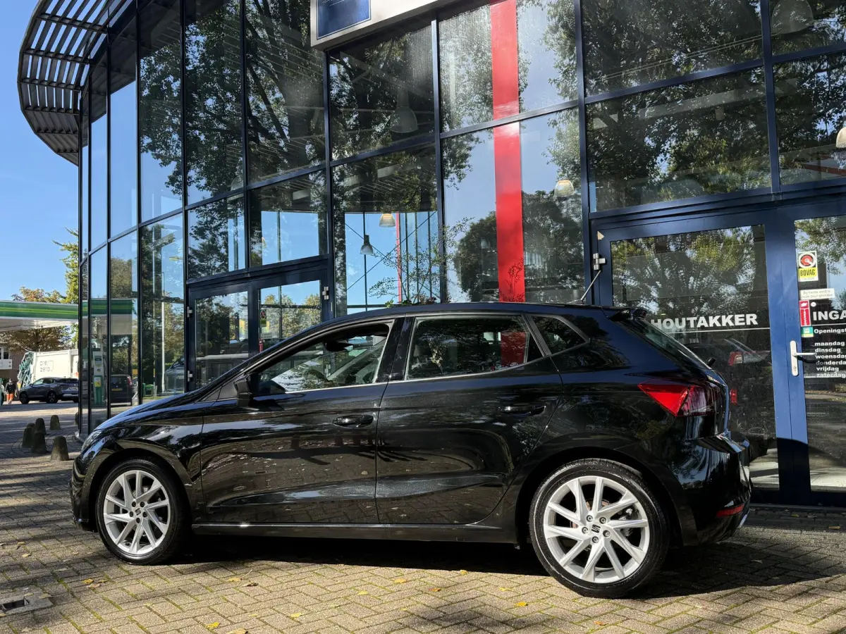 1.0 EcoTSI FR | PDC+ Camera | Climate control | Apple Carplay/Android Auto | LM Velgen |