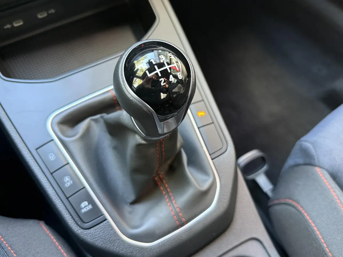 1.0 EcoTSI FR | PDC+ Camera | Climate control | Apple Carplay/Android Auto | LM Velgen |