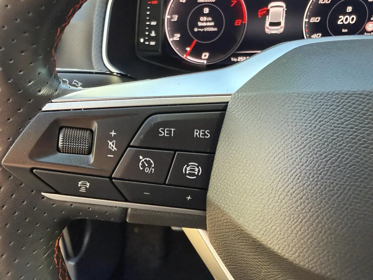 1.0 EcoTSI FR | PDC+ Camera | Climate control | Apple Carplay/Android Auto | LM Velgen |