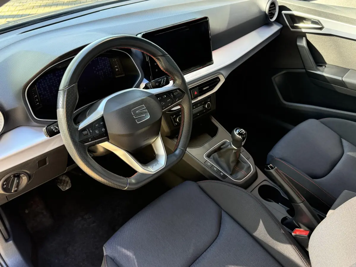 1.0 EcoTSI FR | PDC+ Camera | Climate control | Apple Carplay/Android Auto | LM Velgen |