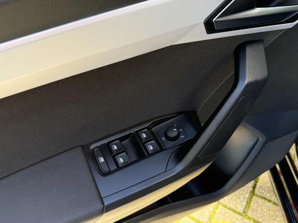 1.0 EcoTSI FR | PDC+ Camera | Climate control | Apple Carplay/Android Auto | LM Velgen |