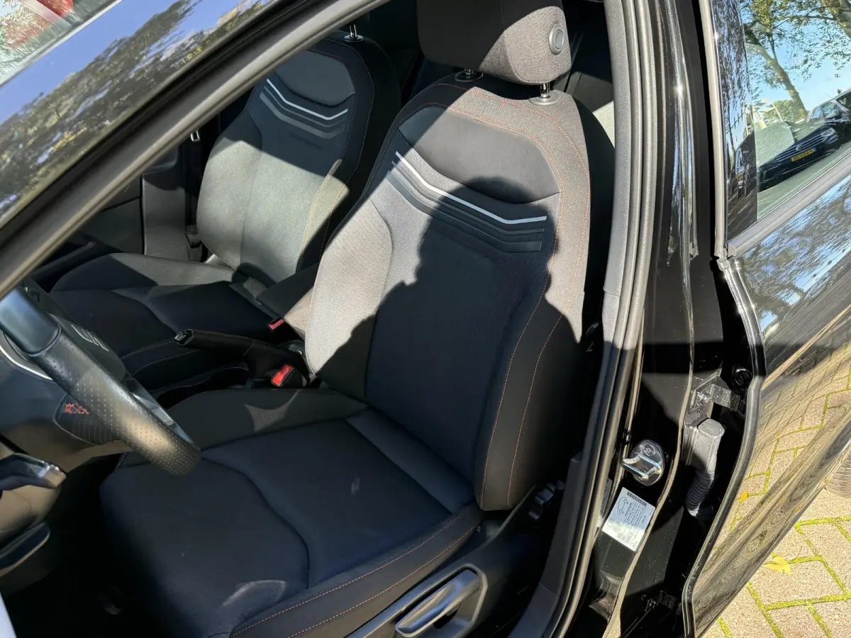 1.0 EcoTSI FR | PDC+ Camera | Climate control | Apple Carplay/Android Auto | LM Velgen |