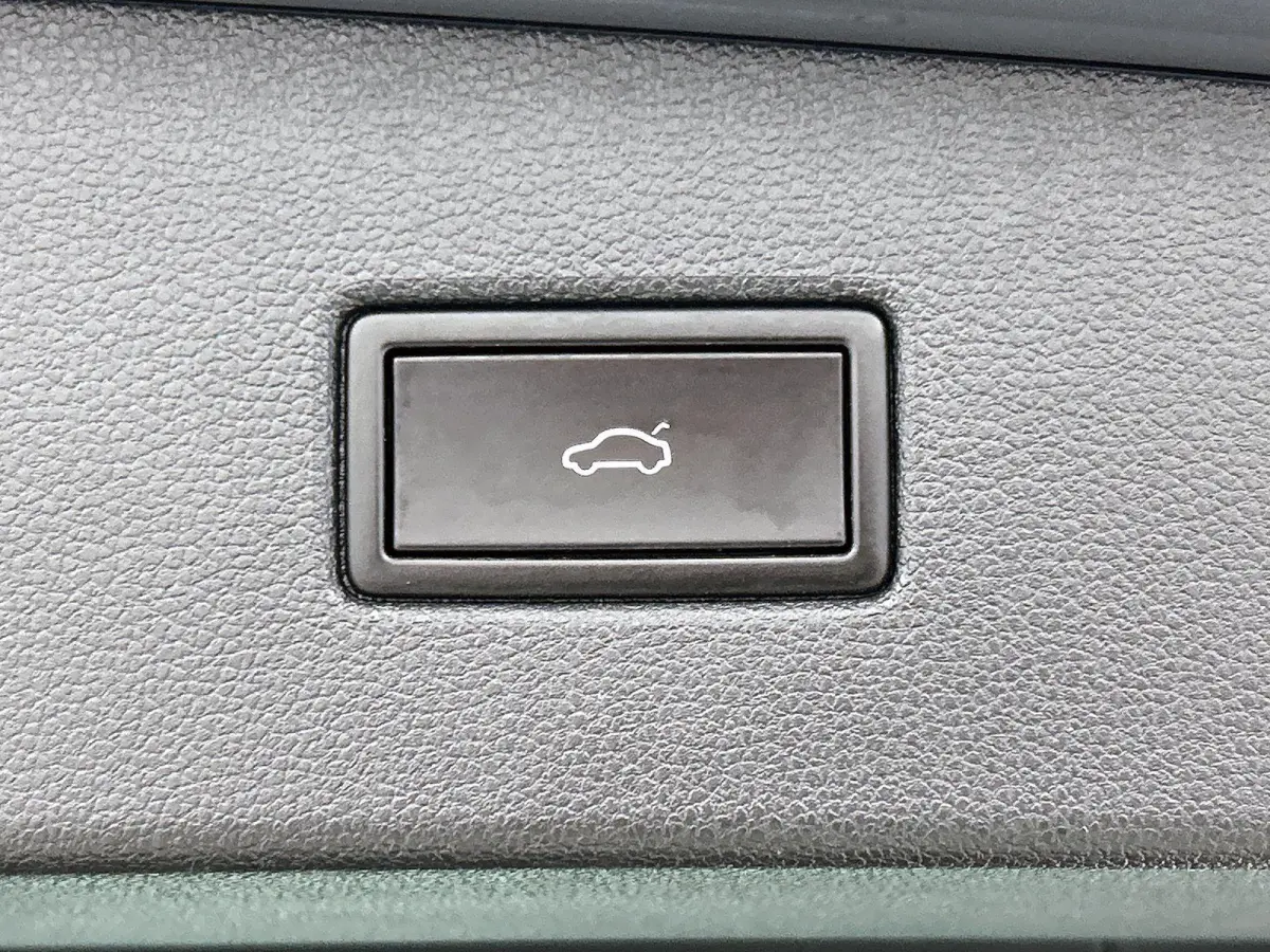 1.5 TSI Life Business | 131 PK | Apple Carplay / Android Auto | Achteruitrijcamera | Adaptive Cruise Control | Trekhaak | Digital Cockpit Pro | Stuurwielverwarming | Navigatie | Stoelverwarm