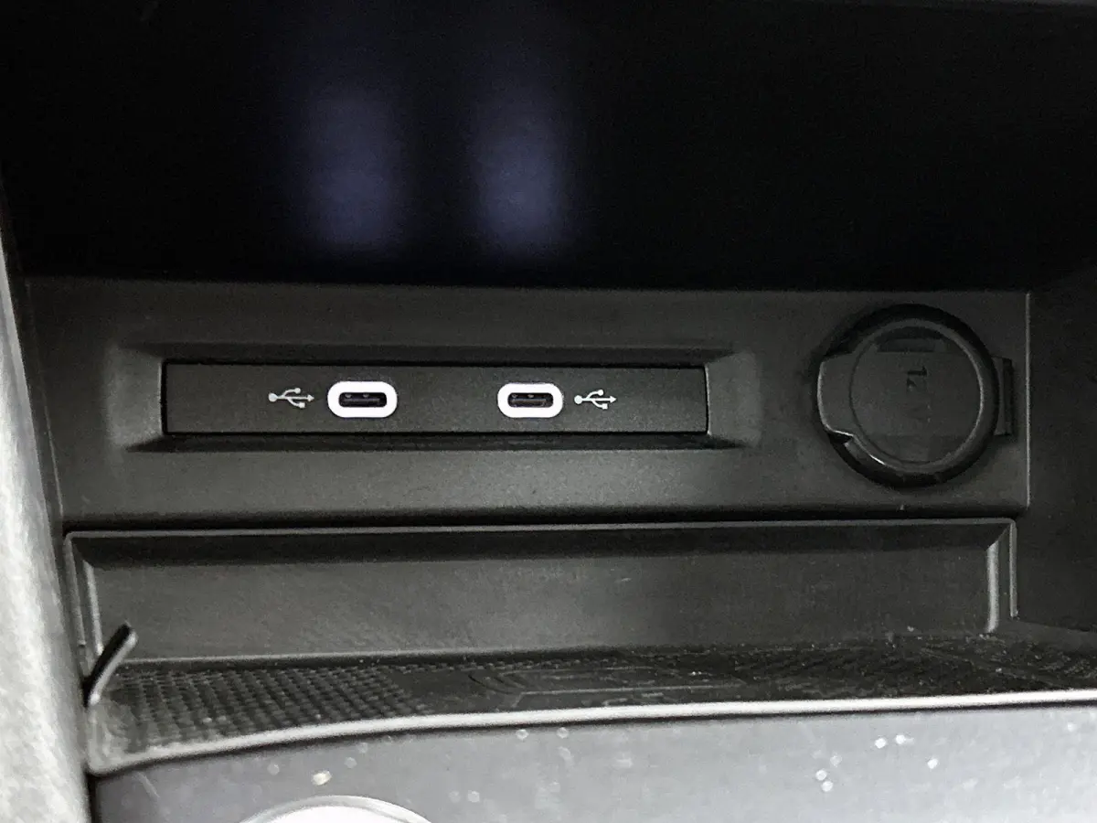 1.5 TSI Life Business | 131 PK | Apple Carplay / Android Auto | Achteruitrijcamera | Adaptive Cruise Control | Trekhaak | Digital Cockpit Pro | Stuurwielverwarming | Navigatie | Stoelverwarm