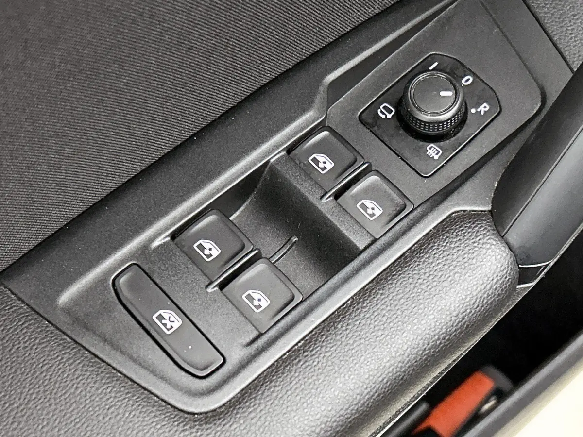 1.5 TSI Life Business | 131 PK | Apple Carplay / Android Auto | Achteruitrijcamera | Adaptive Cruise Control | Trekhaak | Digital Cockpit Pro | Stuurwielverwarming | Navigatie | Stoelverwarm