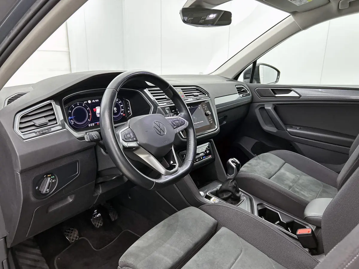 1.5 TSI Life Business | 131 PK | Apple Carplay / Android Auto | Achteruitrijcamera | Adaptive Cruise Control | Trekhaak | Digital Cockpit Pro | Stuurwielverwarming | Navigatie | Stoelverwarm