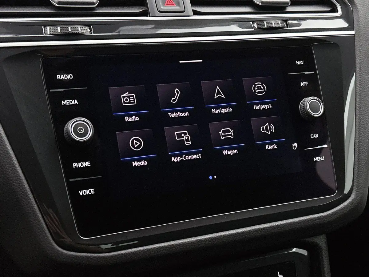 1.5 TSI Life Business | 131 PK | Apple Carplay / Android Auto | Achteruitrijcamera | Adaptive Cruise Control | Trekhaak | Digital Cockpit Pro | Stuurwielverwarming | Navigatie | Stoelverwarm