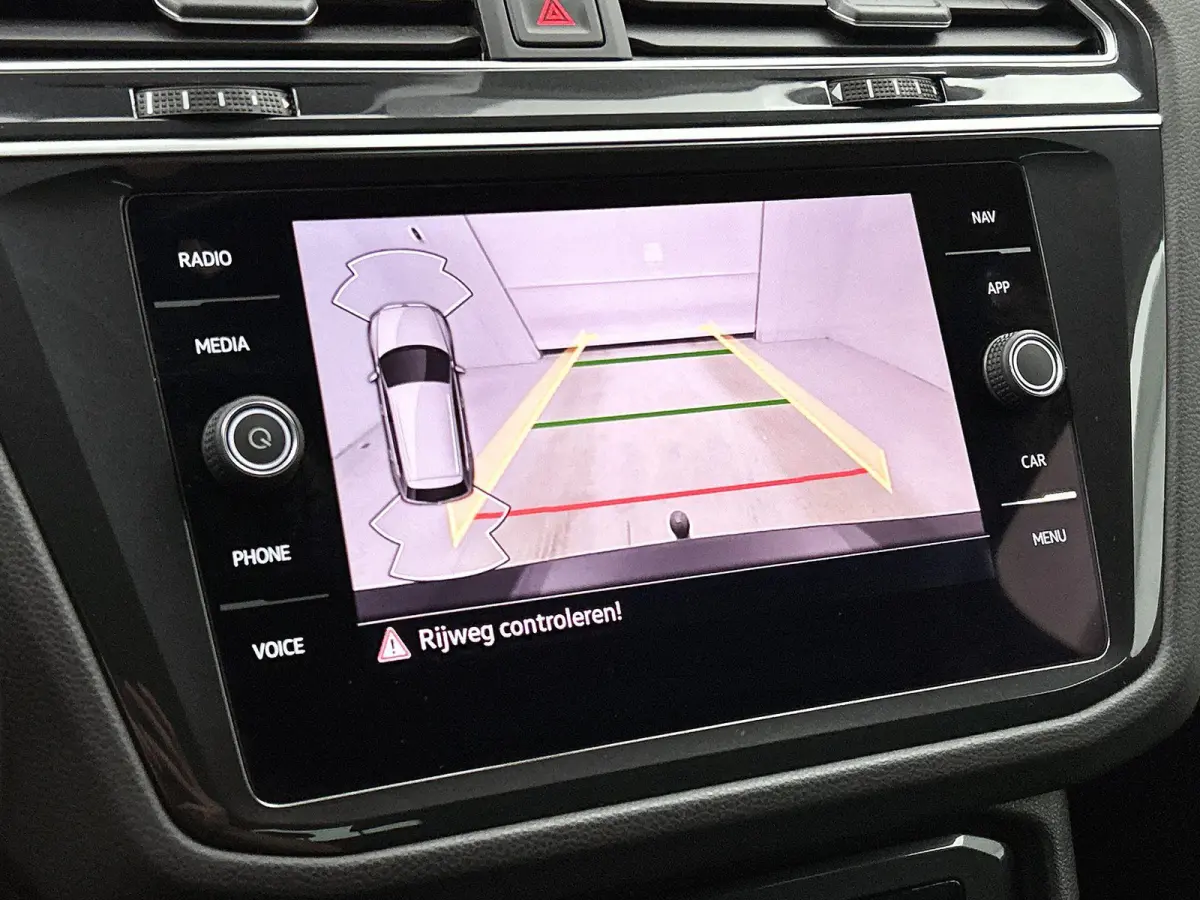 1.5 TSI Life Business | 131 PK | Apple Carplay / Android Auto | Achteruitrijcamera | Adaptive Cruise Control | Trekhaak | Digital Cockpit Pro | Stuurwielverwarming | Navigatie | Stoelverwarm