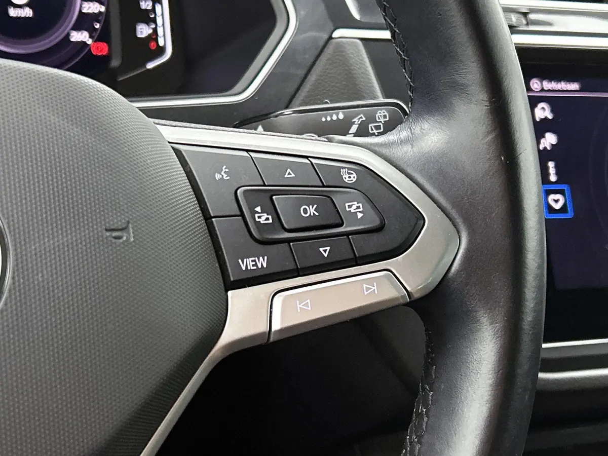 1.5 TSI Life Business | 131 PK | Apple Carplay / Android Auto | Achteruitrijcamera | Adaptive Cruise Control | Trekhaak | Digital Cockpit Pro | Stuurwielverwarming | Navigatie | Stoelverwarm