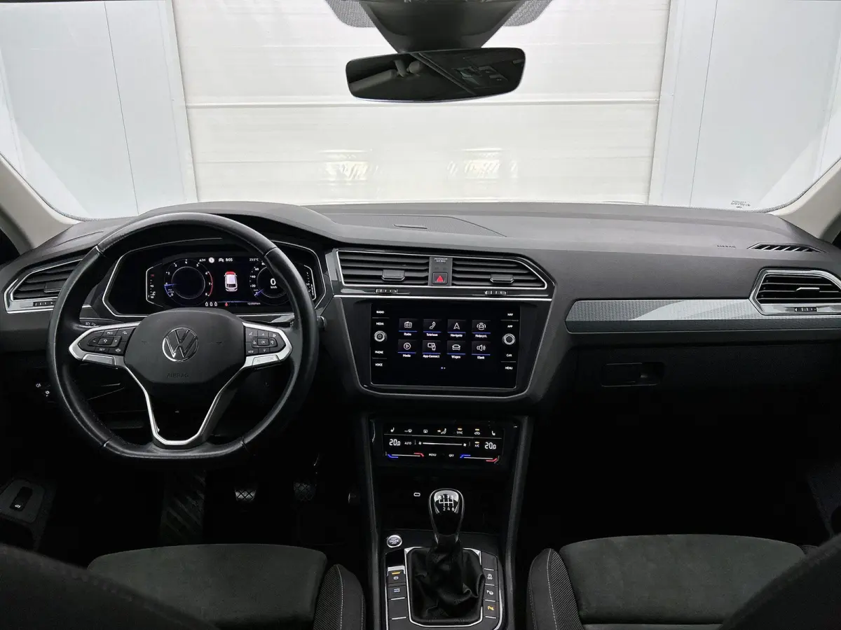 1.5 TSI Life Business | 131 PK | Apple Carplay / Android Auto | Achteruitrijcamera | Adaptive Cruise Control | Trekhaak | Digital Cockpit Pro | Stuurwielverwarming | Navigatie | Stoelverwarm