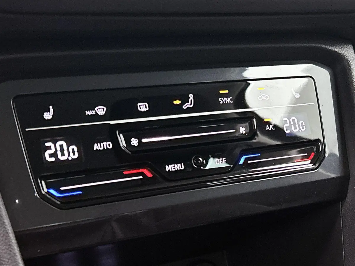 1.5 TSI Life Business | 131 PK | Apple Carplay / Android Auto | Achteruitrijcamera | Adaptive Cruise Control | Trekhaak | Digital Cockpit Pro | Stuurwielverwarming | Navigatie | Stoelverwarm