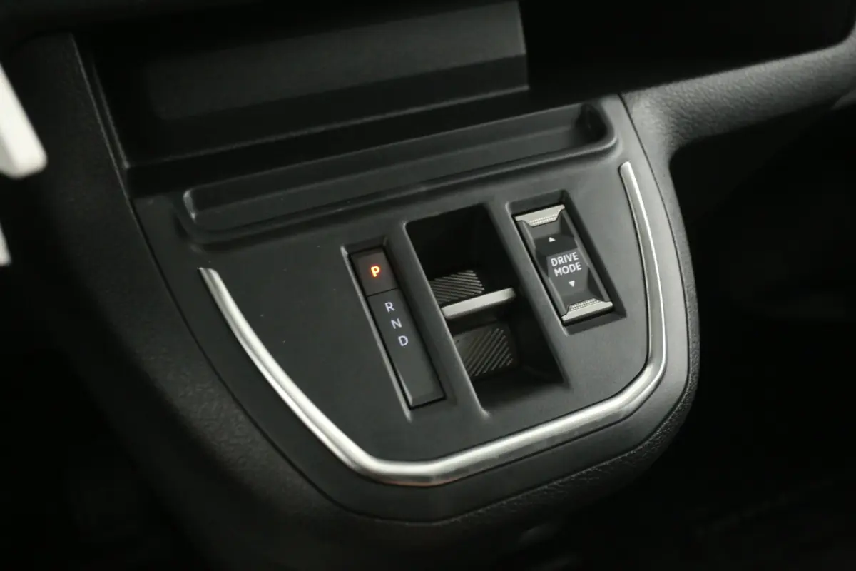 Worker 75 kWh L2H1 | Snelladen | SOH 98% | Airco | Camera | Cruise | Carplay | 3 Zits | Parkeersens.
