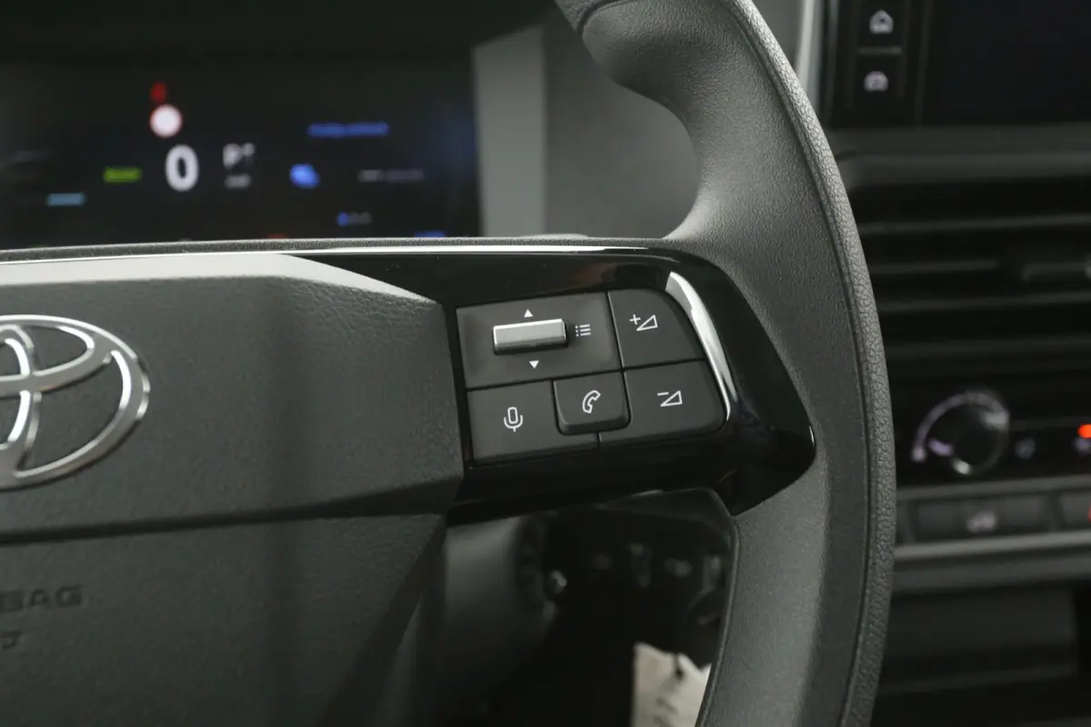 Worker 75 kWh L2H1 | Snelladen | SOH 98% | Airco | Camera | Cruise | Carplay | 3 Zits | Parkeersens.