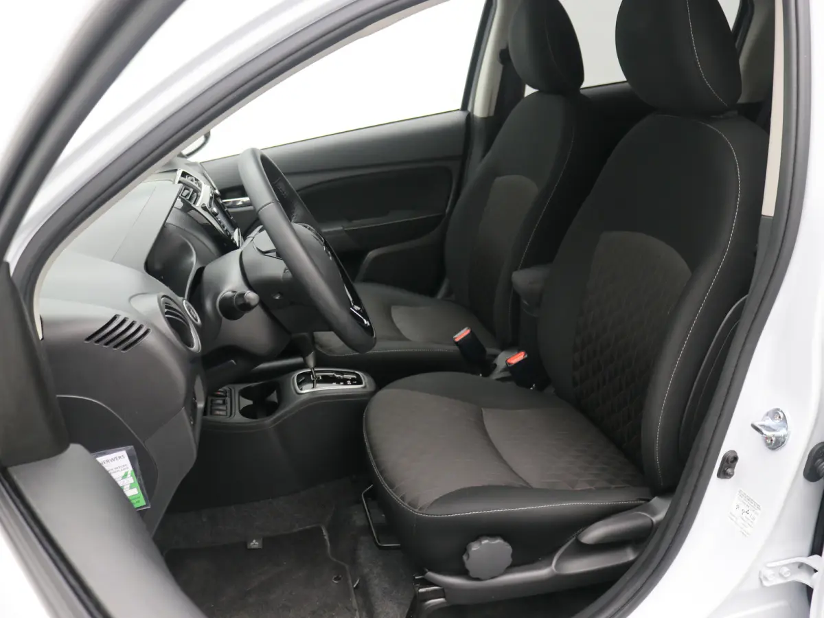 | Airco (automatisch) | Audio installatie standaard | Cruisecontrol standaard