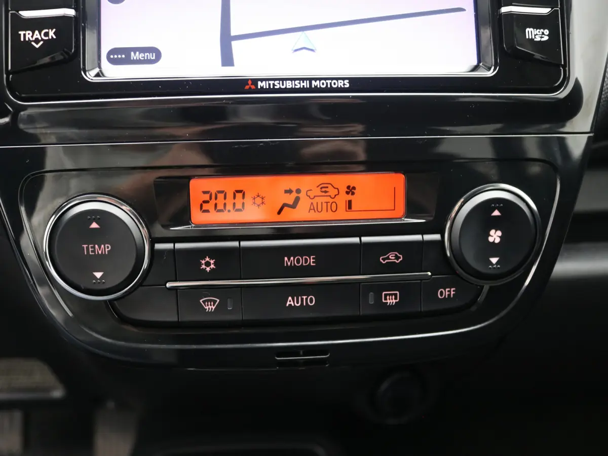 | Airco (automatisch) | Audio installatie standaard | Cruisecontrol standaard