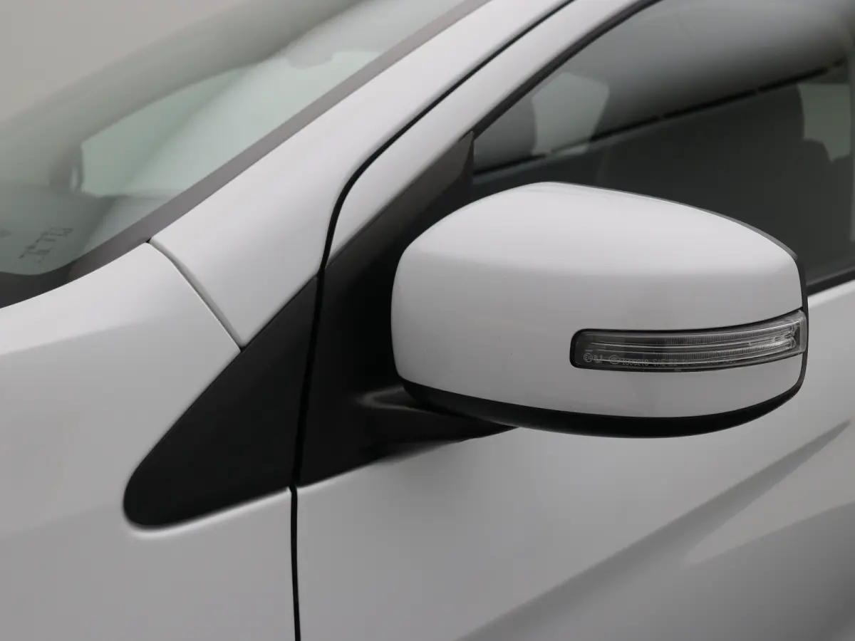 | Airco (automatisch) | Audio installatie standaard | Cruisecontrol standaard