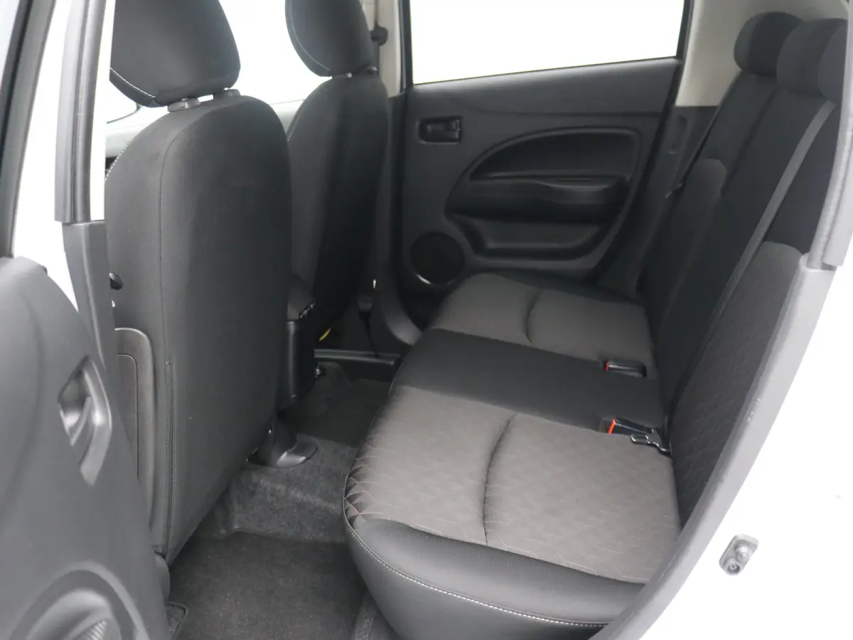 | Airco (automatisch) | Audio installatie standaard | Cruisecontrol standaard