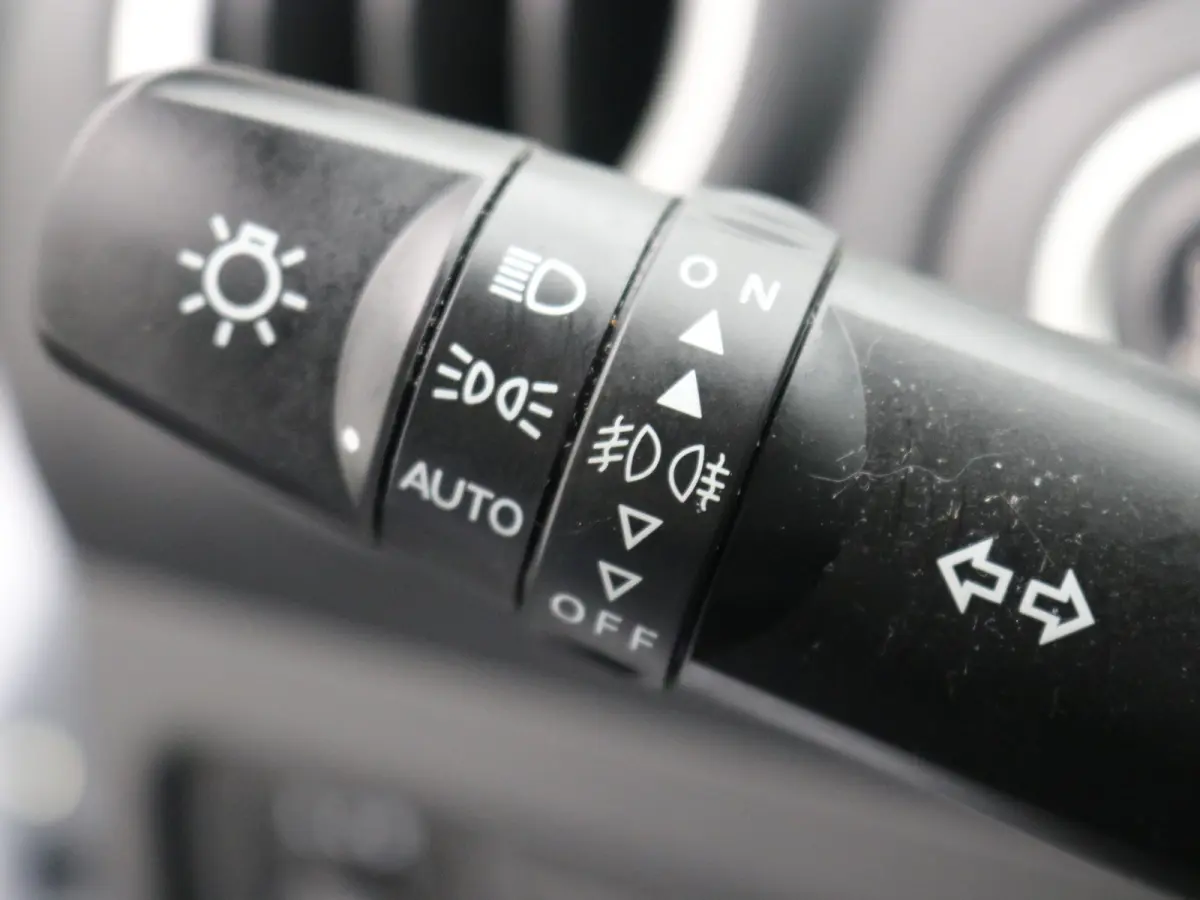 | Airco (automatisch) | Audio installatie standaard | Cruisecontrol standaard