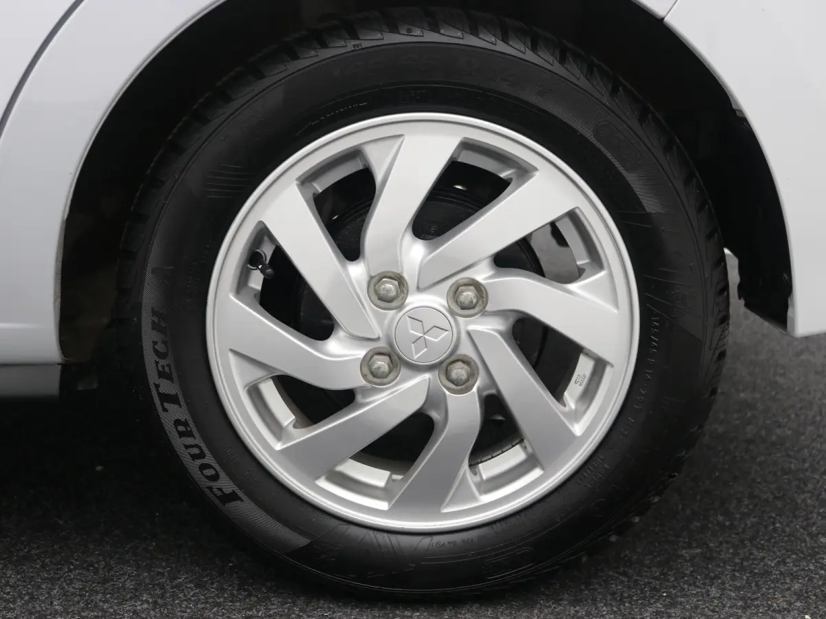 | Airco (automatisch) | Audio installatie standaard | Cruisecontrol standaard