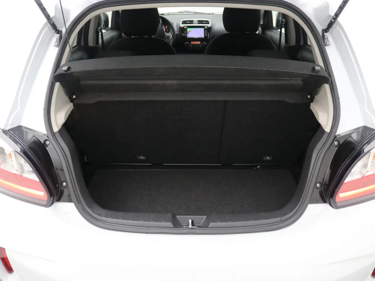 | Airco (automatisch) | Audio installatie standaard | Cruisecontrol standaard