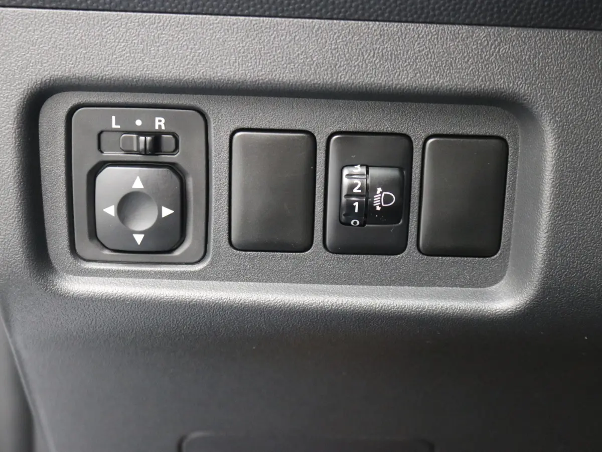 | Airco (automatisch) | Audio installatie standaard | Cruisecontrol standaard