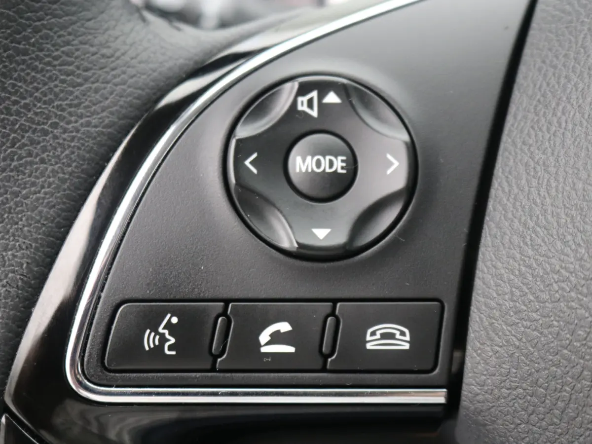 | Airco (automatisch) | Audio installatie standaard | Cruisecontrol standaard