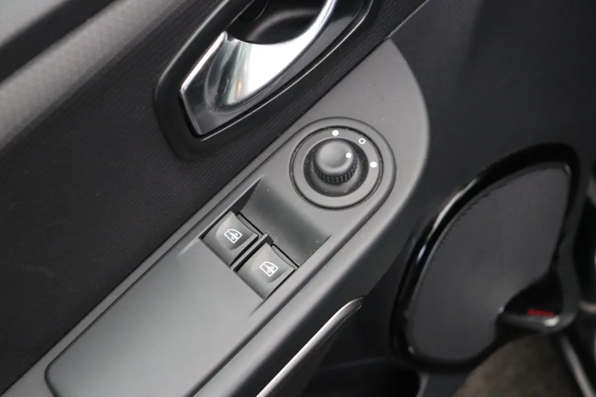 TCe 90pk Limited | Trekhaak | Achteruitrijcamera | Navigatie | Parkeersensoren Achter | Airco | Cruise Control