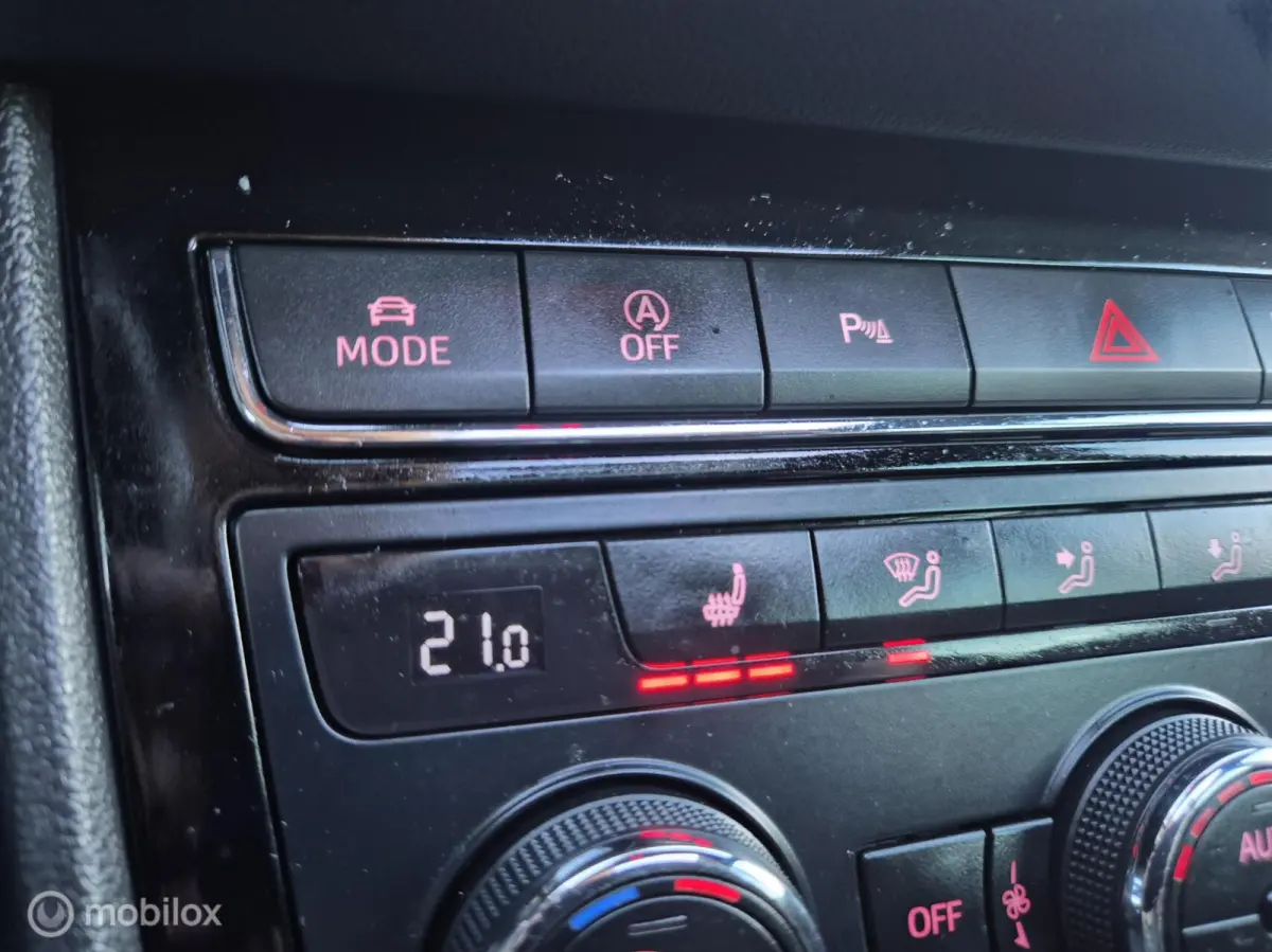 1.5 FR SCHUIFKANTELDAK APPLE CARPLAY AUTOMAAT
