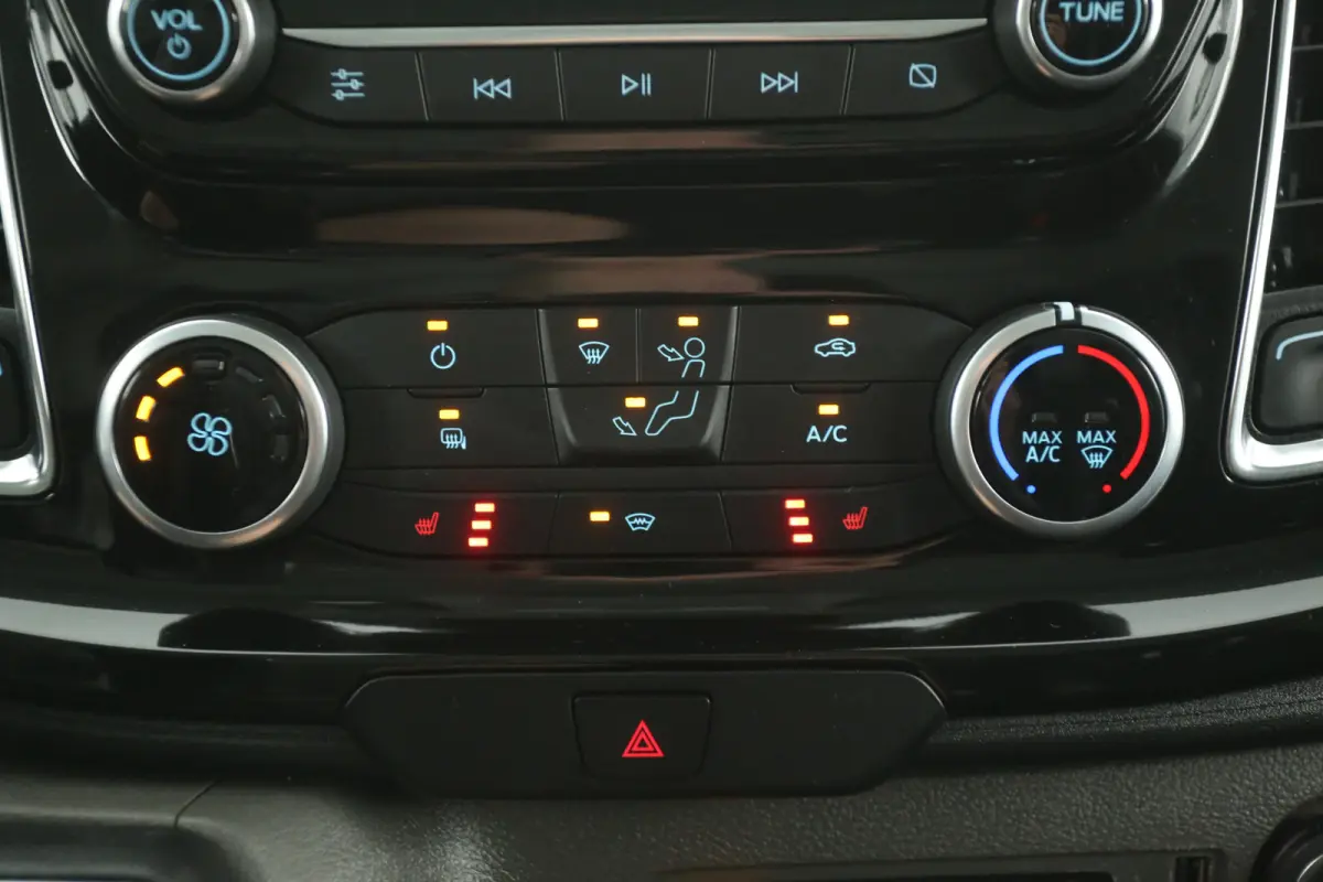 2.0 TDCI 170PK L2H1 | Automaat | Airco | Camera | Cruise | Carplay | 3 Zits | Trekhaak | Parkeersens.