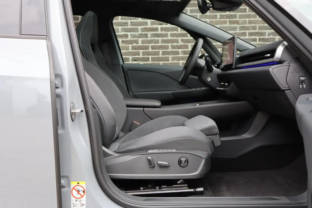 190pk Style 58 kWh | Panoramadak | 20" Velgen | Steunhaak