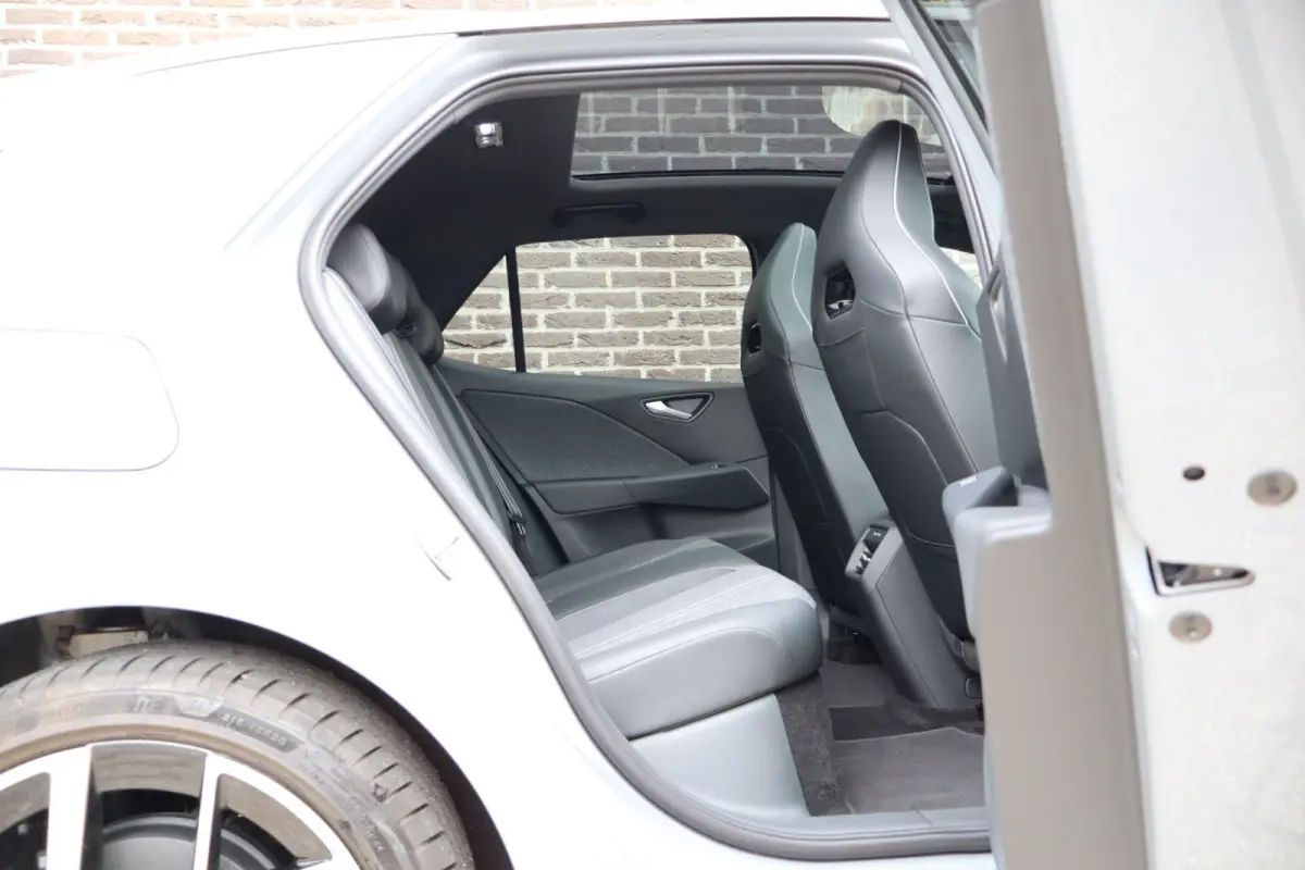 190pk Style 58 kWh | Panoramadak | 20" Velgen | Steunhaak