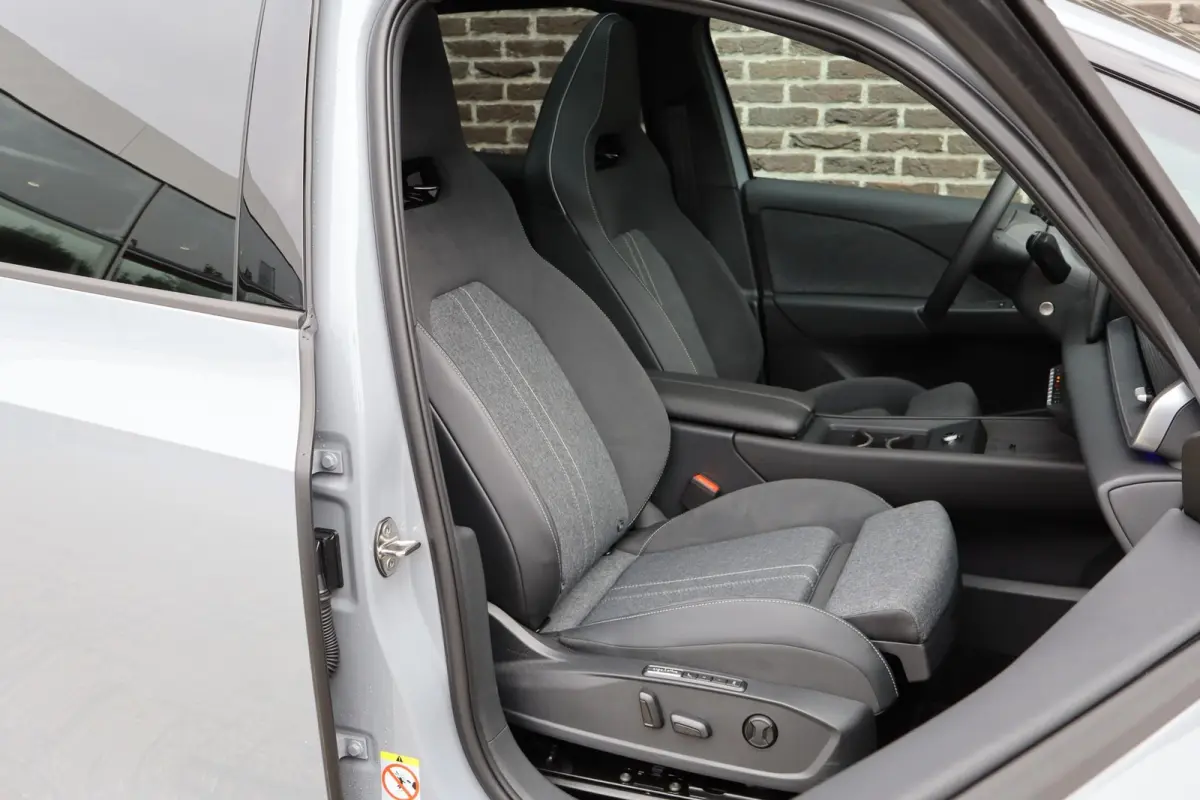190pk Style 58 kWh | Panoramadak | 20" Velgen | Steunhaak