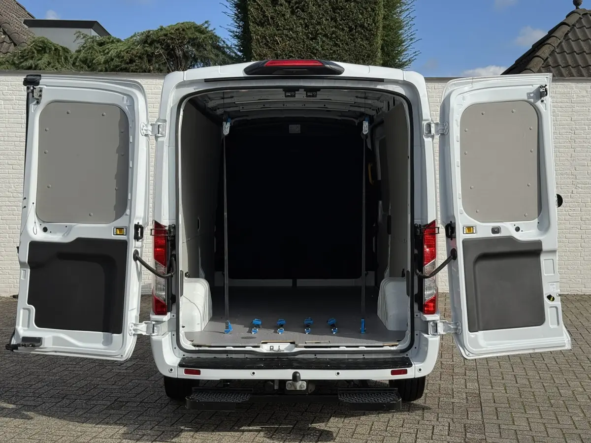350 2.0 TDCI L3H2 Automaat Trekhaak Webasto Chauffeursstoel Cruise Camera Airco 3 Zits