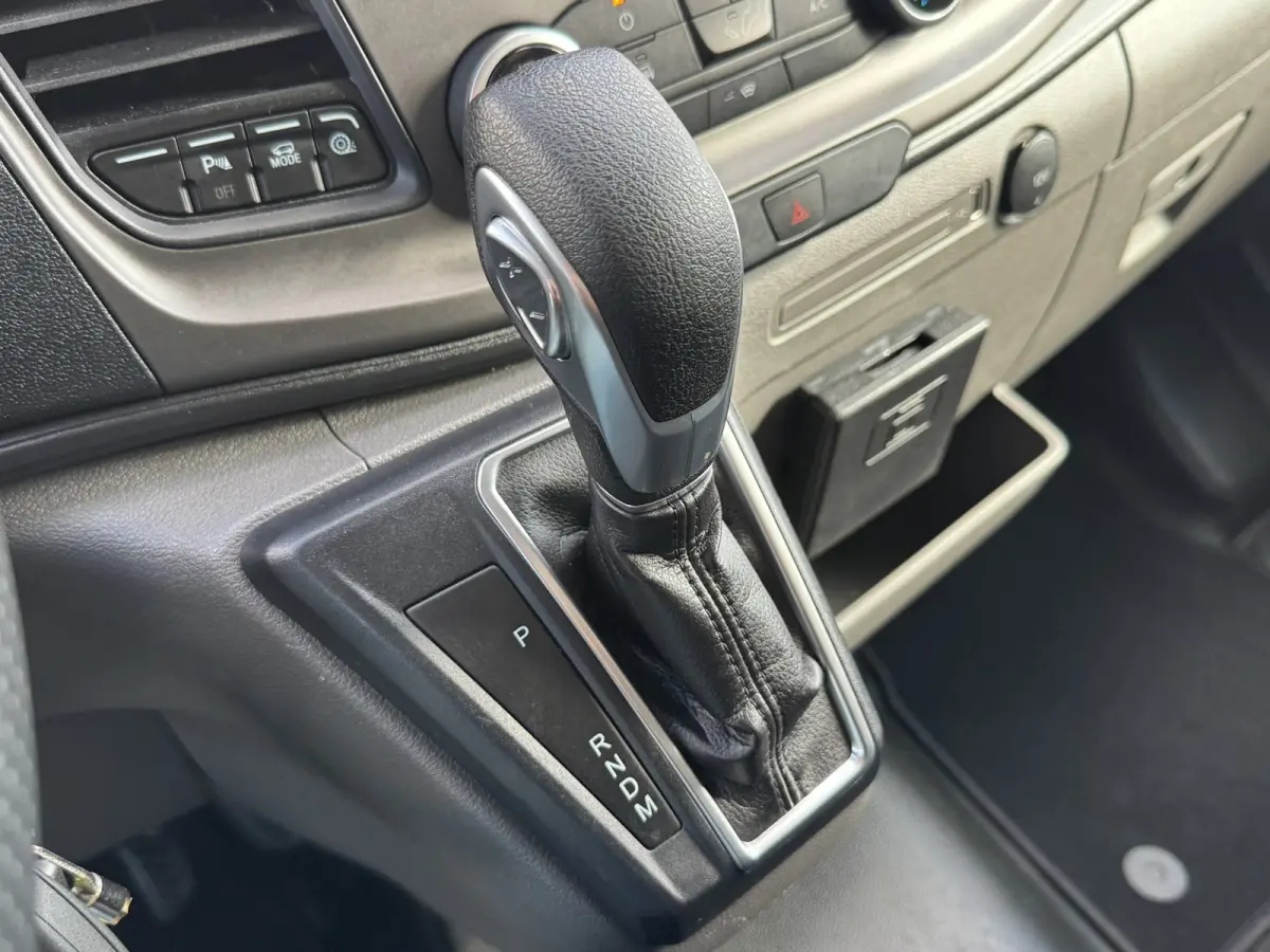 350 2.0 TDCI L3H2 Automaat Trekhaak Webasto Chauffeursstoel Cruise Camera Airco 3 Zits