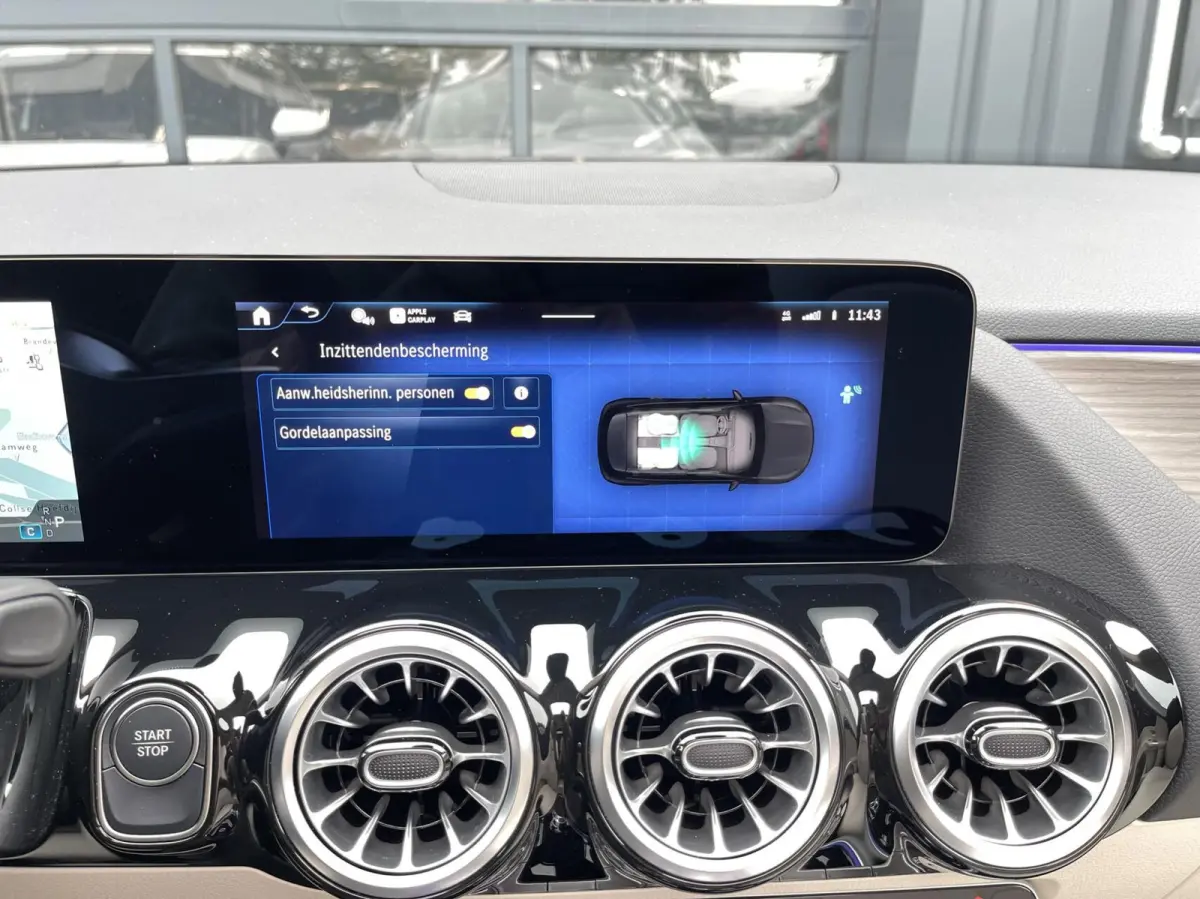 250+ Business Solution Luxury 71 kWh PANORAMADAK|SFEERVERLICHTING|LEER|CAMERA|CARPLAY|DODEHOEK ASSIST|WINTER PAKKET|MBUX