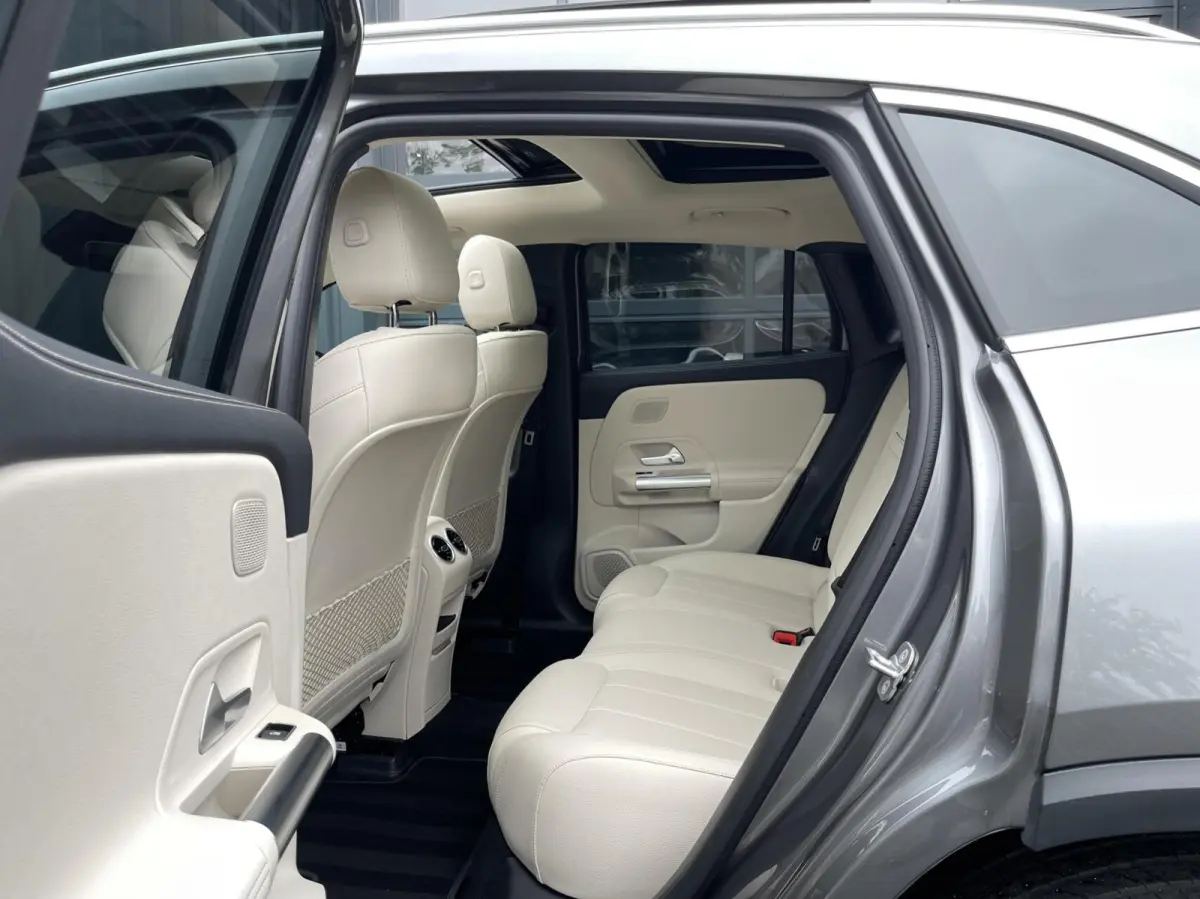 250+ Business Solution Luxury 71 kWh PANORAMADAK|SFEERVERLICHTING|LEER|CAMERA|CARPLAY|DODEHOEK ASSIST|WINTER PAKKET|MBUX