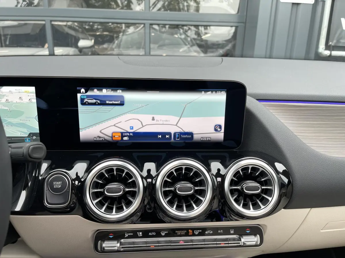 250+ Business Solution Luxury 71 kWh PANORAMADAK|SFEERVERLICHTING|LEER|CAMERA|CARPLAY|DODEHOEK ASSIST|WINTER PAKKET|MBUX