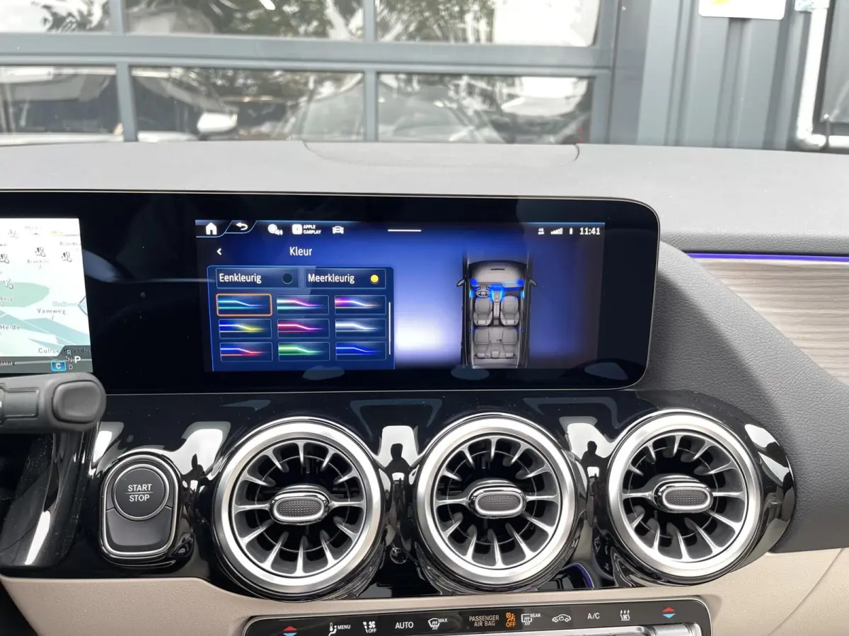 250+ Business Solution Luxury 71 kWh PANORAMADAK|SFEERVERLICHTING|LEER|CAMERA|CARPLAY|DODEHOEK ASSIST|WINTER PAKKET|MBUX