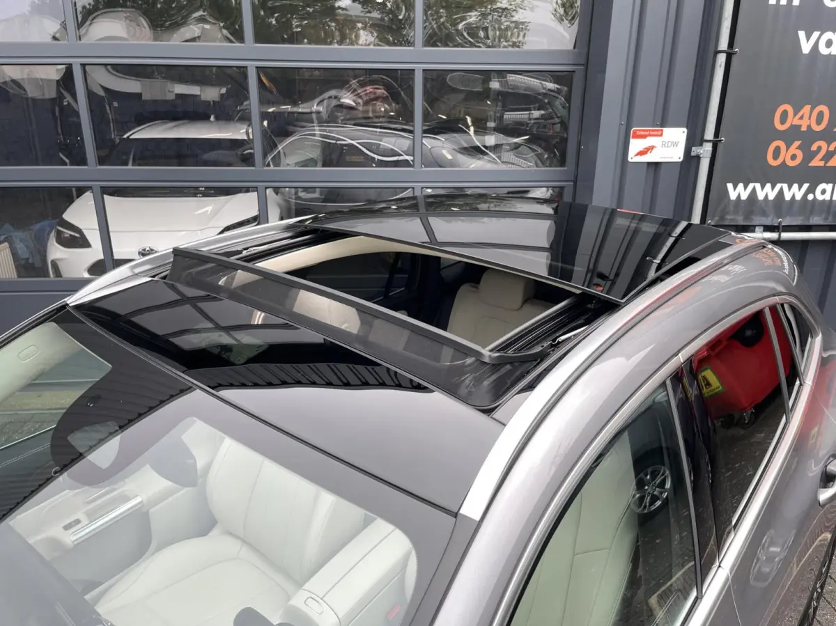 250+ Business Solution Luxury 71 kWh PANORAMADAK|SFEERVERLICHTING|LEER|CAMERA|CARPLAY|DODEHOEK ASSIST|WINTER PAKKET|MBUX