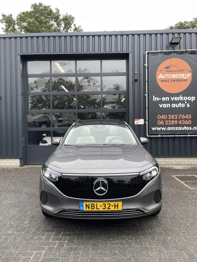 250+ Business Solution Luxury 71 kWh PANORAMADAK|SFEERVERLICHTING|LEER|CAMERA|CARPLAY|DODEHOEK ASSIST|WINTER PAKKET|MBUX