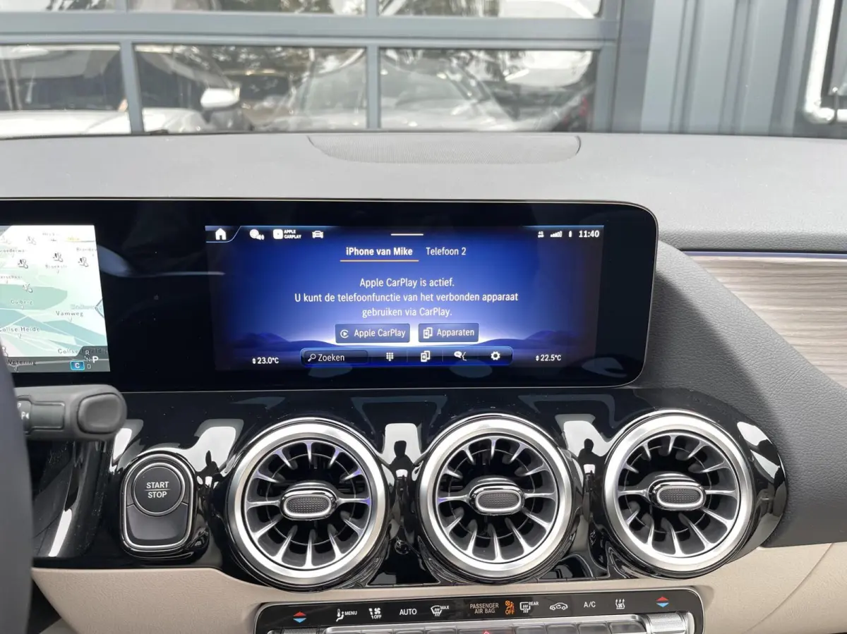 250+ Business Solution Luxury 71 kWh PANORAMADAK|SFEERVERLICHTING|LEER|CAMERA|CARPLAY|DODEHOEK ASSIST|WINTER PAKKET|MBUX