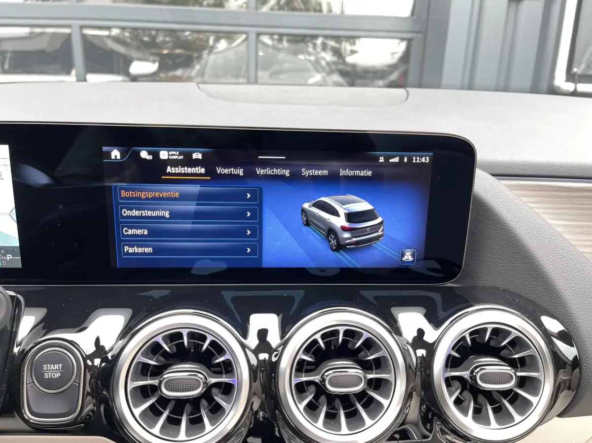 250+ Business Solution Luxury 71 kWh PANORAMADAK|SFEERVERLICHTING|LEER|CAMERA|CARPLAY|DODEHOEK ASSIST|WINTER PAKKET|MBUX