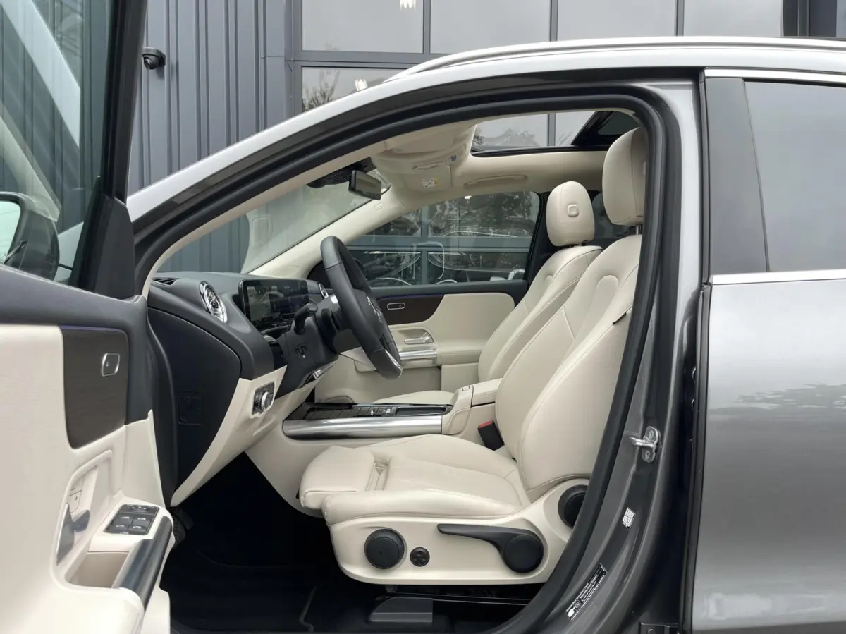 250+ Business Solution Luxury 71 kWh PANORAMADAK|SFEERVERLICHTING|LEER|CAMERA|CARPLAY|DODEHOEK ASSIST|WINTER PAKKET|MBUX