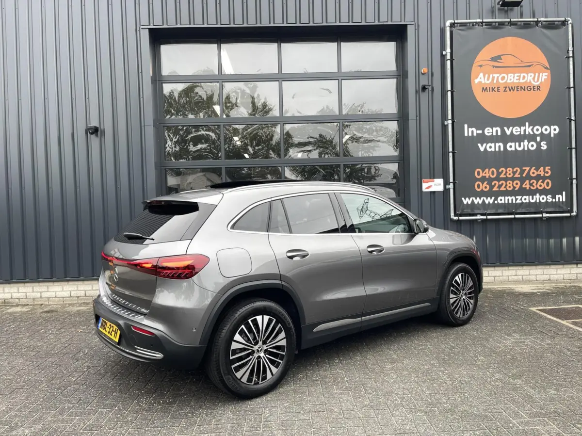 250+ Business Solution Luxury 71 kWh PANORAMADAK|SFEERVERLICHTING|LEER|CAMERA|CARPLAY|DODEHOEK ASSIST|WINTER PAKKET|MBUX