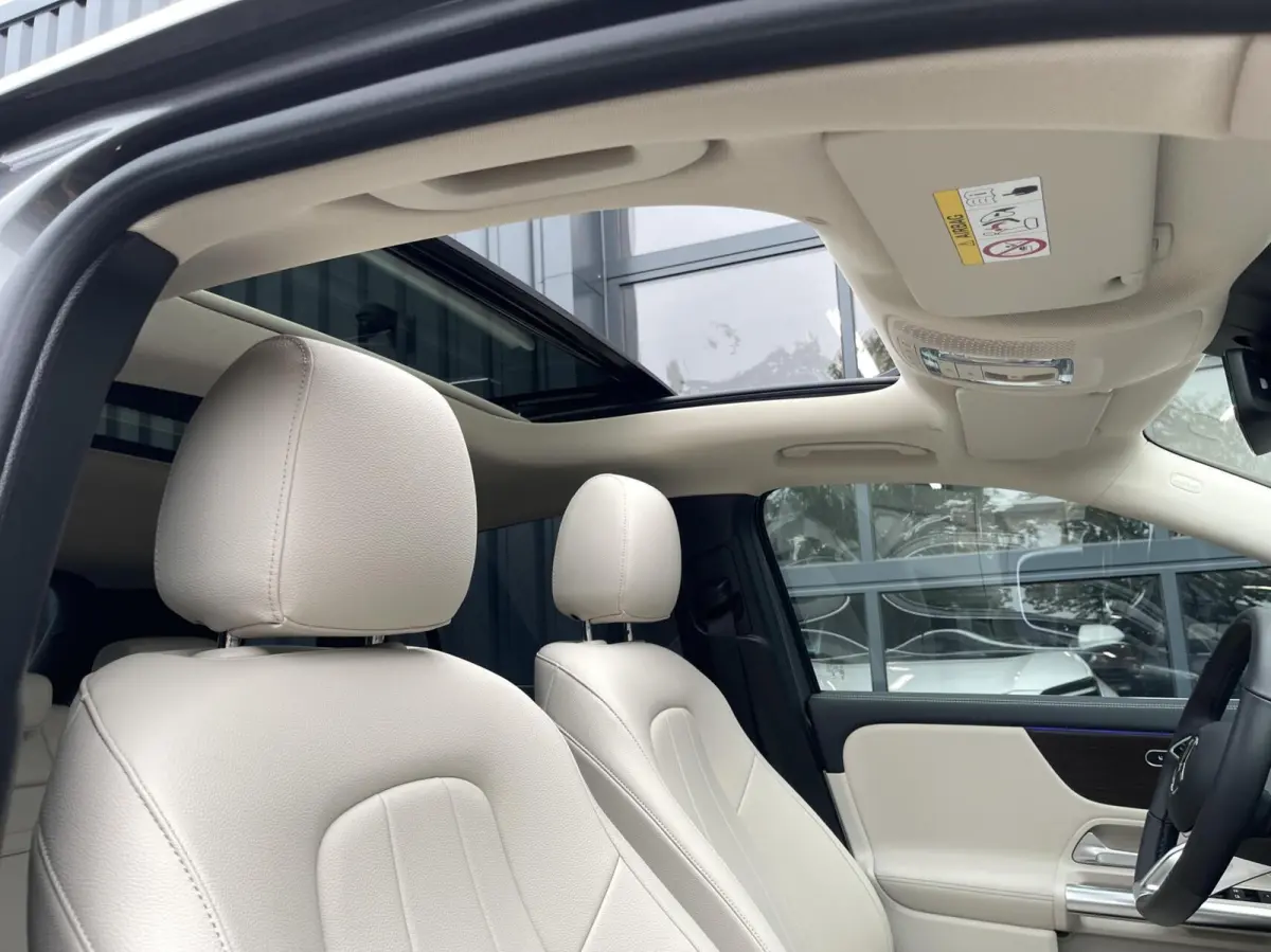 250+ Business Solution Luxury 71 kWh PANORAMADAK|SFEERVERLICHTING|LEER|CAMERA|CARPLAY|DODEHOEK ASSIST|WINTER PAKKET|MBUX