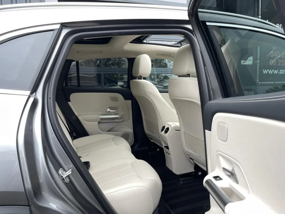 250+ Business Solution Luxury 71 kWh PANORAMADAK|SFEERVERLICHTING|LEER|CAMERA|CARPLAY|DODEHOEK ASSIST|WINTER PAKKET|MBUX