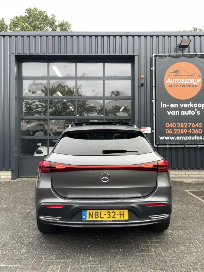 250+ Business Solution Luxury 71 kWh PANORAMADAK|SFEERVERLICHTING|LEER|CAMERA|CARPLAY|DODEHOEK ASSIST|WINTER PAKKET|MBUX